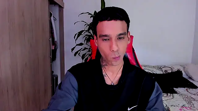 Damianwhite live cam on StripChat
