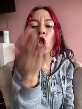 NohaBrooks_Pink webcam