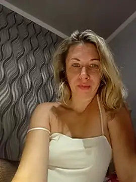 MissisMilk live cam preview