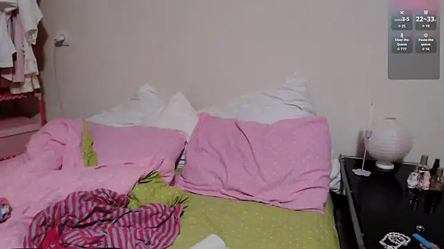 KatieMelone webcam