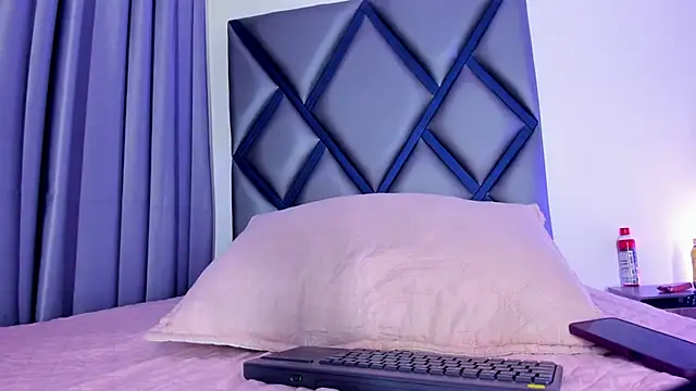 Bby-pink webcam