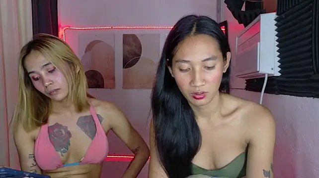 ScarletAndElysia webcam
