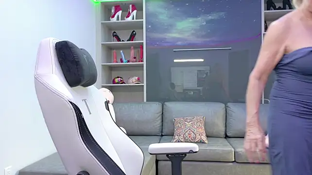 FitCougar live sex cam