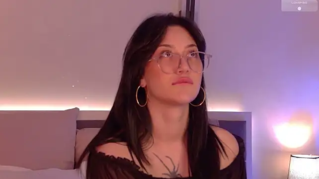 lucessa (F young) - suck fingers+eyecontact