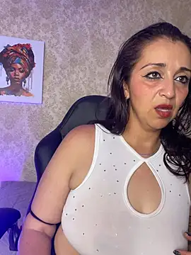 rosetemptation_69 (F milf) - show tits