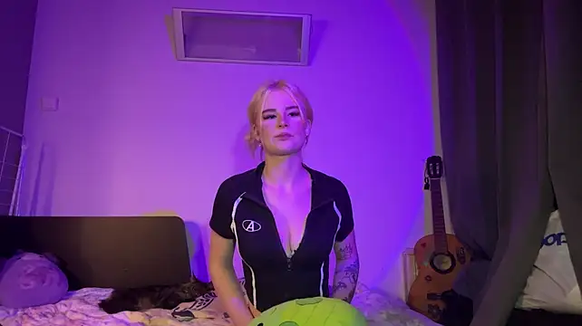 LorineFavaro webcam