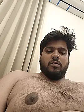 Cutehornyyboiy webcam