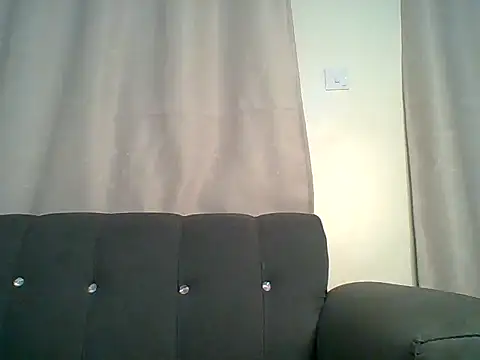 juicy_chubby live cam on StripChat