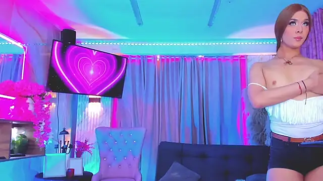 Queens_Wonders_Blonders webcam