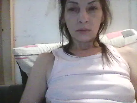 Milana38 live cam on StripChat