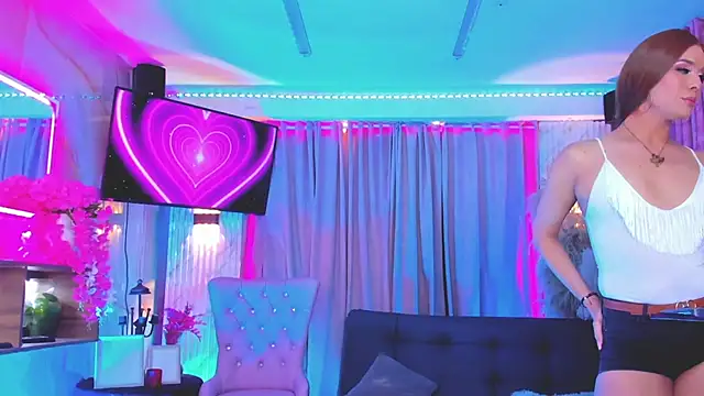 Queens_Wonders_Blonders webcam