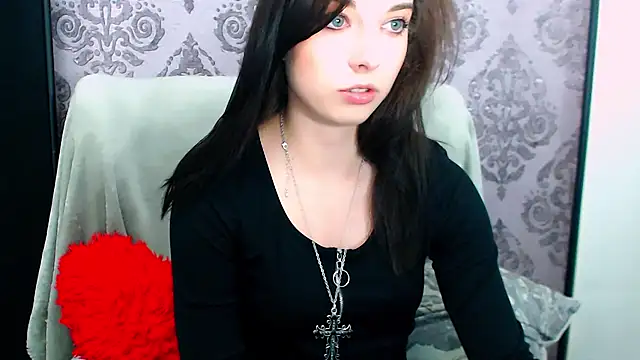 DominantLuna webcam