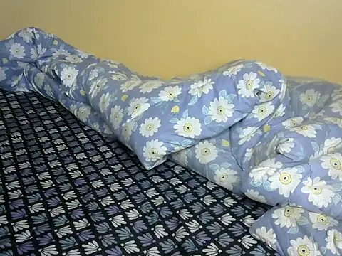 PetitePeachyy webcam