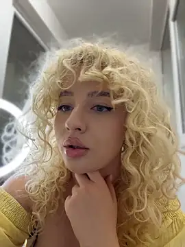 CurlyDaisy