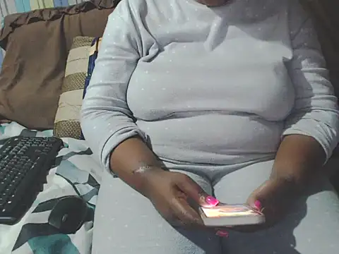Ebonyboobsmilk webcam
