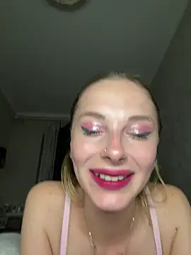 Shy_Little_Mia webcam