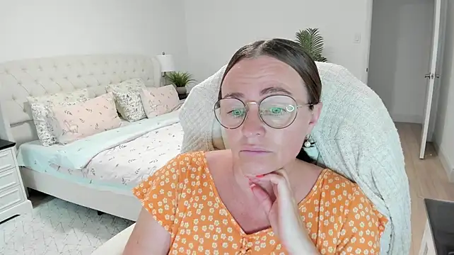 vika73 (F mature) - type - ​menu ​and ​private ​active