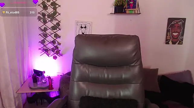 Cata_green live cam on StripChat
