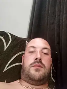 LeonR07 live cam on StripChat