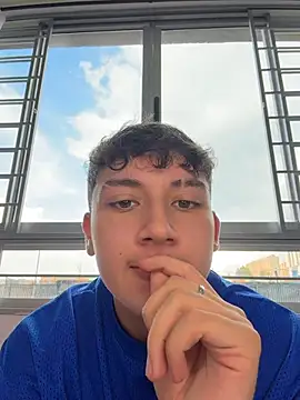 OLIVER_K live cam on StripChat