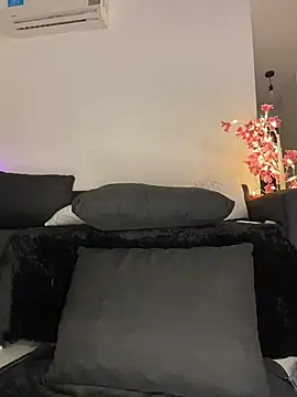 Goldenpussy_6 live cam on StripChat