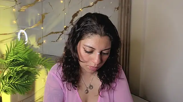 Iam_Issaa_ live cam on StripChat