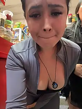 Sara_fun live cam on StripChat