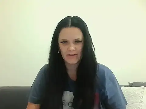 libuska18 live cam on StripChat