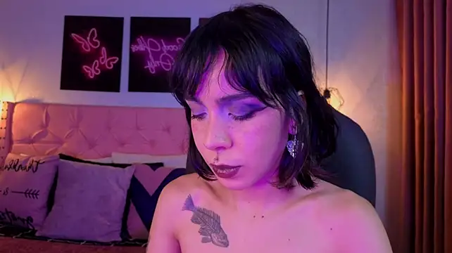 dark__nymph live cam on StripChat