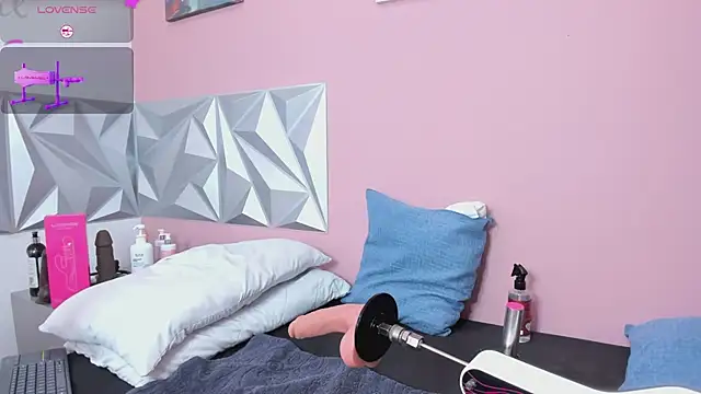 mia_gold_