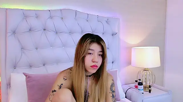 VioletSweetts live cam on StripChat