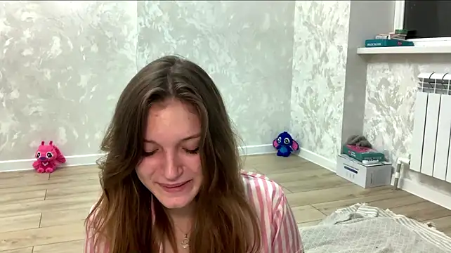 Dellya_Cute live cam on StripChat