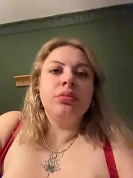 GeceKralicesii live cam on StripChat
