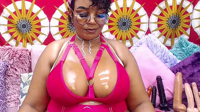 MATURExxxASS live cam on StripChat