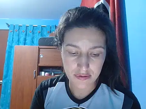 SarahFriendly live cam on StripChat