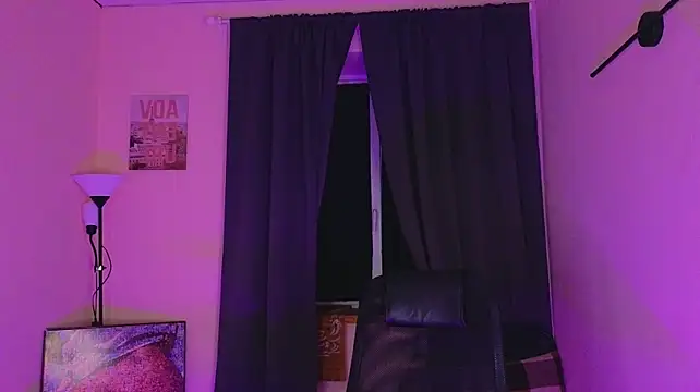 laracroftmansion live cam preview