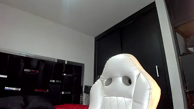 Miranda_bigcock3
