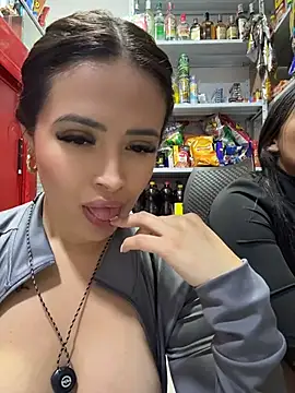 Sara_fun live cam on StripChat