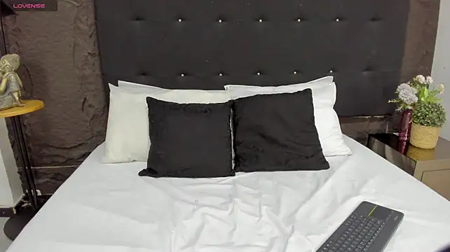 KattieTylor webcam