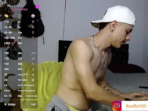 PaleVibes live cam on StripChat