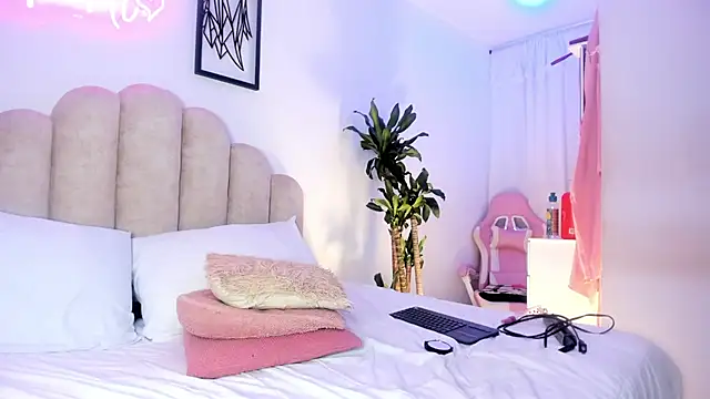 NaomiAsha live cam on StripChat