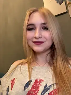 MarlboroWeb live cam on StripChat