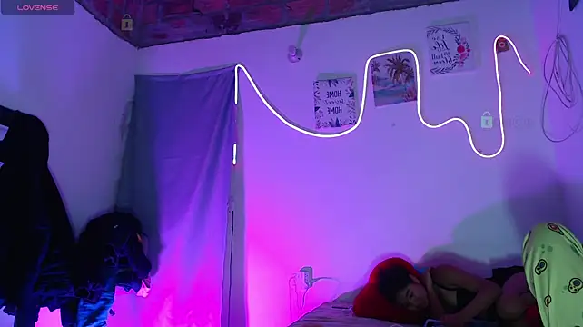 Mia_Doll01 live cam on StripChat