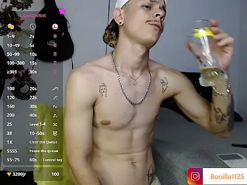PaleVibes live cam on StripChat