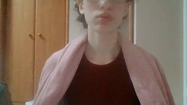CrystalDolls webcam