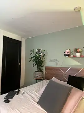 YariRose webcam