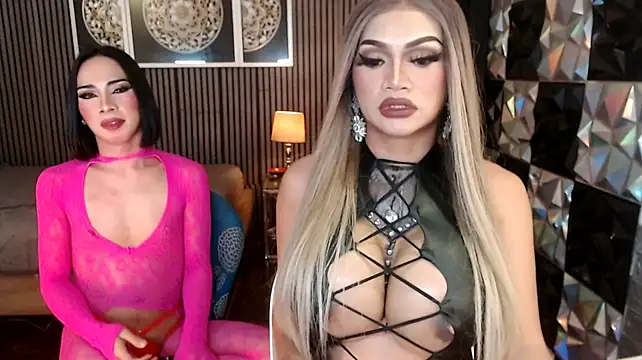 PrettyHorseCockTrans webcam