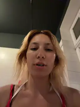 suyneslii live sex cam