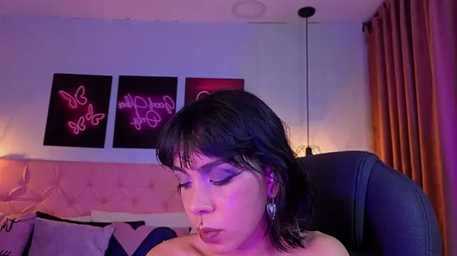 dark__nymph live sex cam