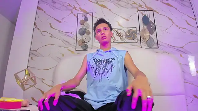 apsaravictoria (T teen) - show penis